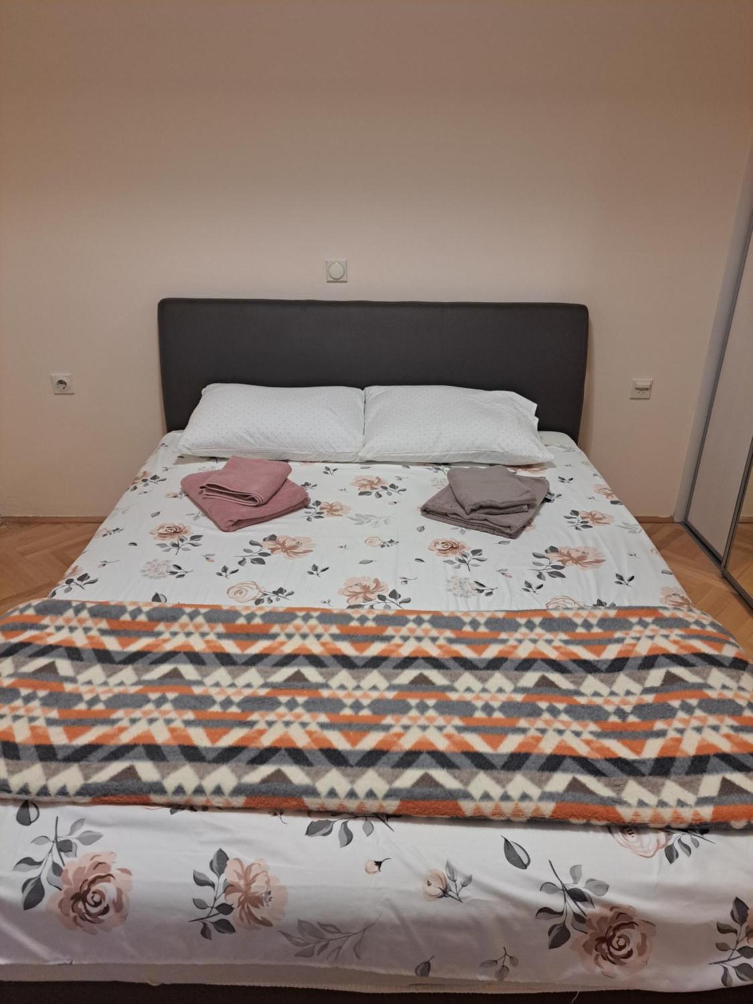 One Bedroom In - Center סקופיה