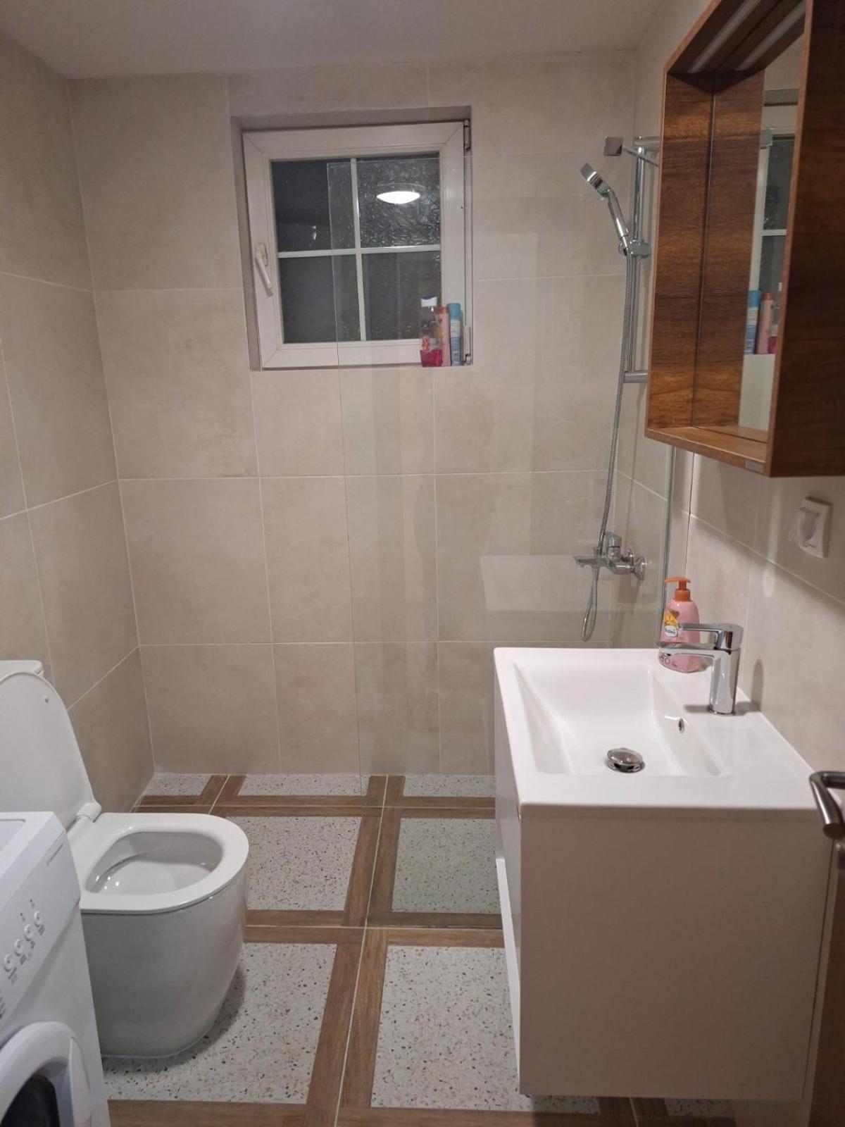 One Bedroom In - Center